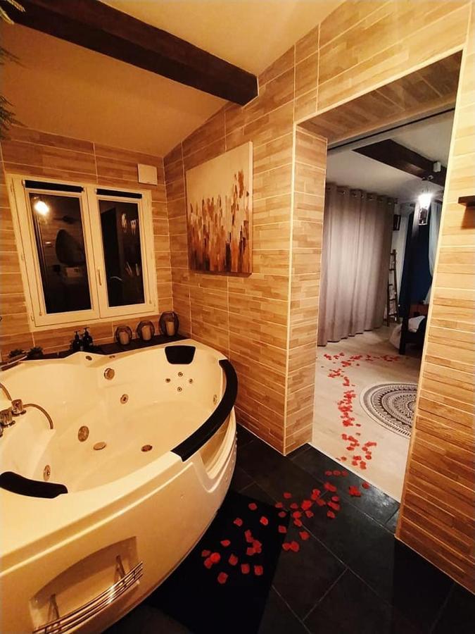 A L'Oree Des Pins - Gite Et Spa De 30 M2- Home Cinema Et Massage En Sup Кюж-ле-Пен Экстерьер фото