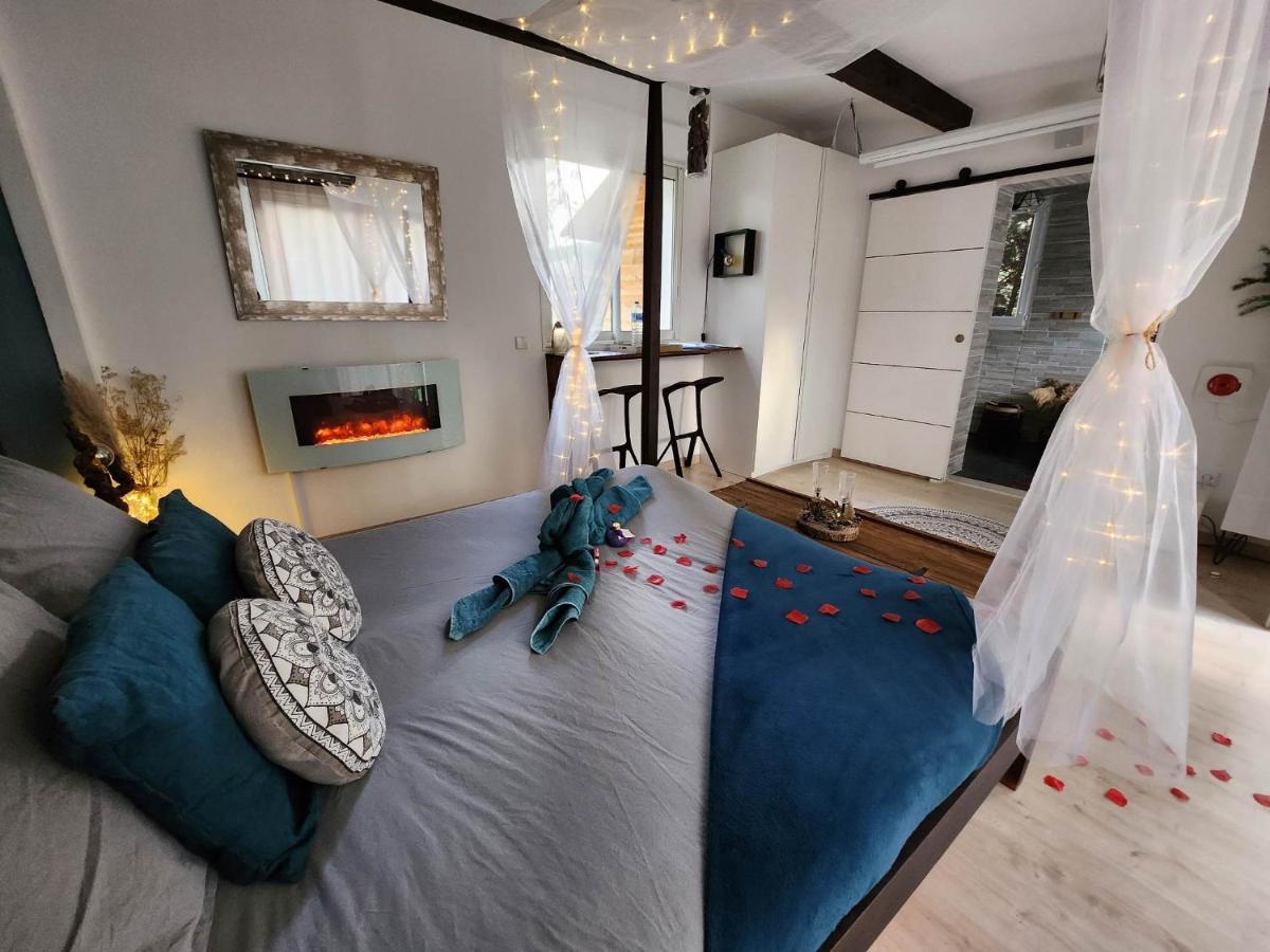A L'Oree Des Pins - Gite Et Spa De 30 M2- Home Cinema Et Massage En Sup Кюж-ле-Пен Экстерьер фото