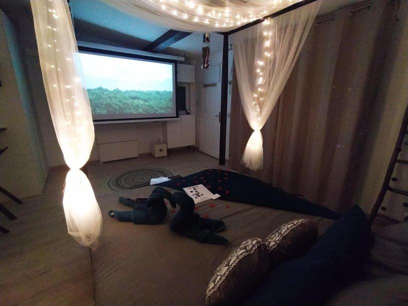 A L'Oree Des Pins - Gite Et Spa De 30 M2- Home Cinema Et Massage En Sup Кюж-ле-Пен Экстерьер фото